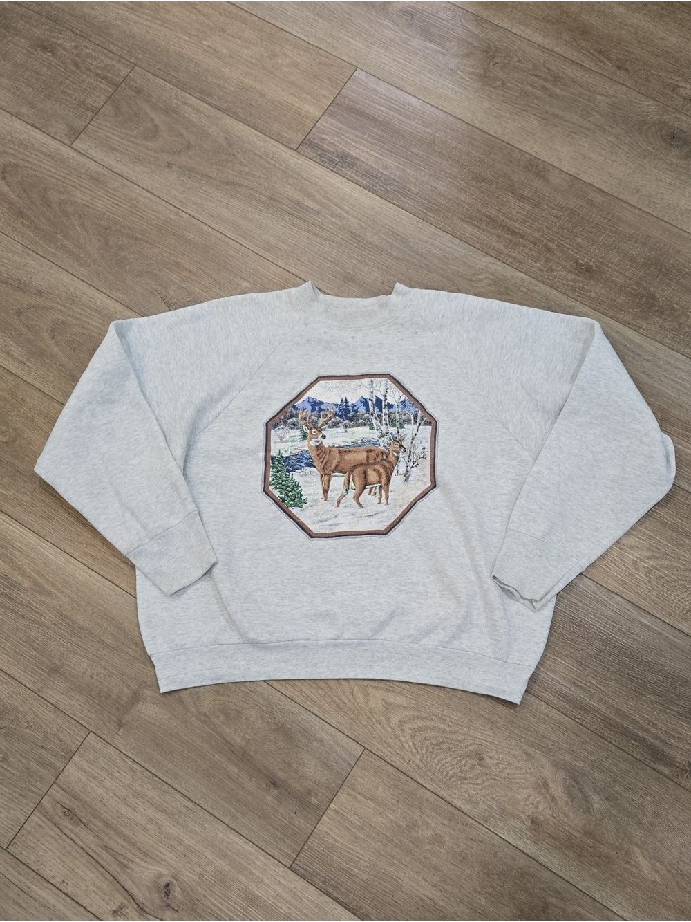 Retro 90's Light Gray Crewneck Sweatshirt with Deer Graphic Streetwear